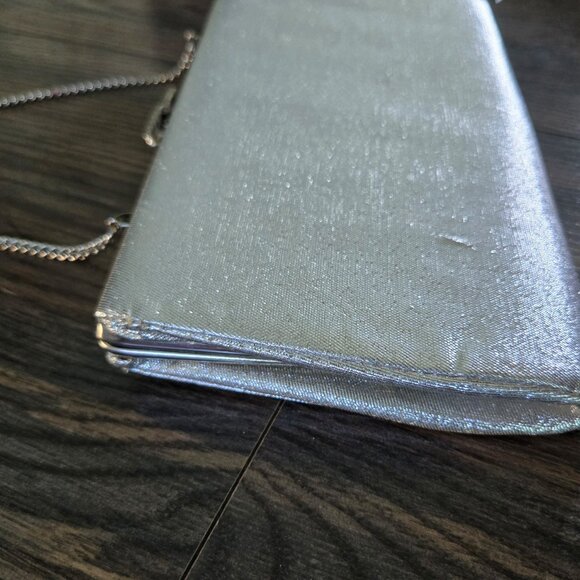 Vintage (circa 50's/60s) Fancy Silver Cocktail Clutch with Chain - Picture 6 of 8